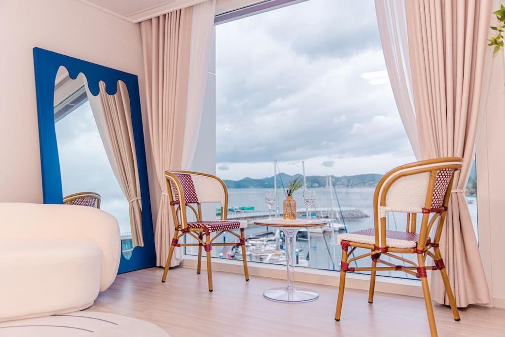 The Castle Ocean Suite Yeosu Exterior foto